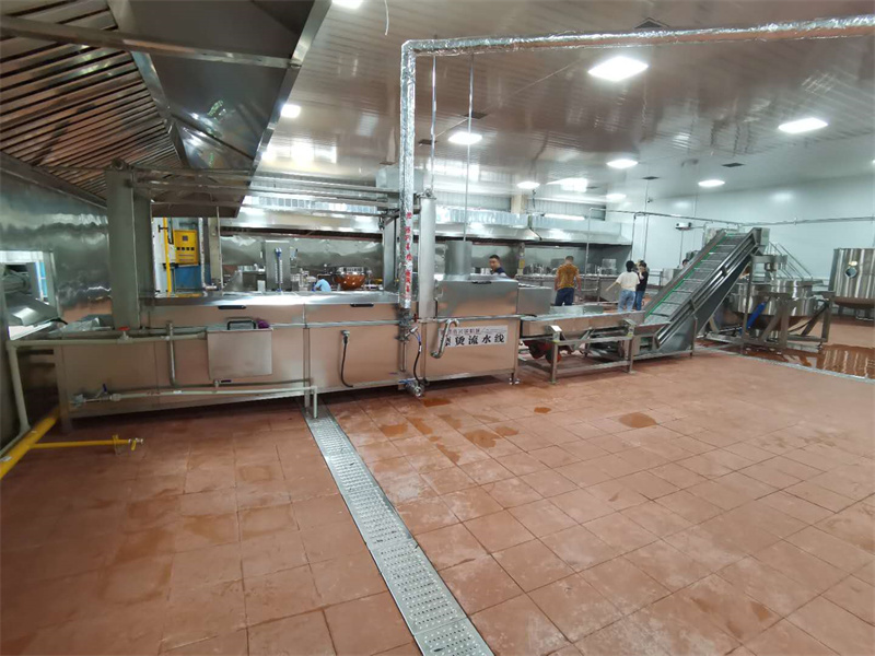 螺螄粉料包酸筍、酸豆角、木耳絲漂燙流水線