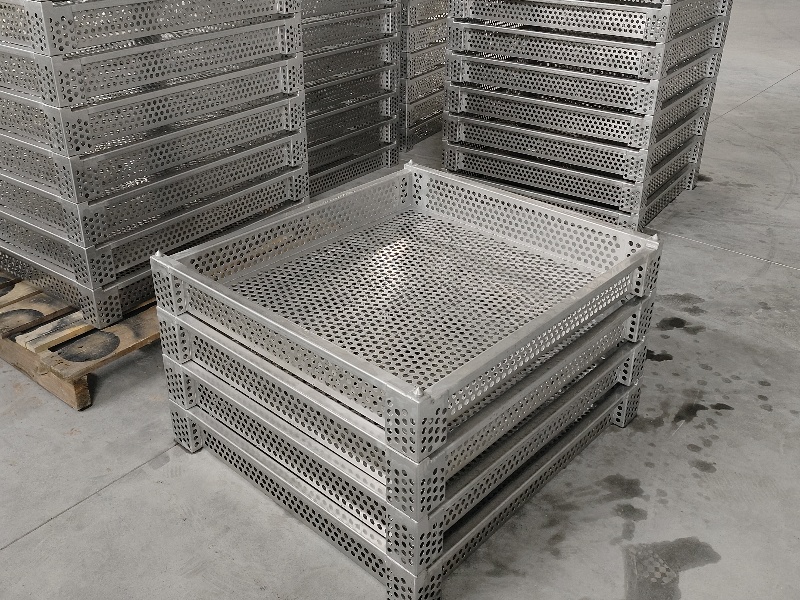 殺 菌鍋?zhàn)詣踊魉€不銹鋼擺盤