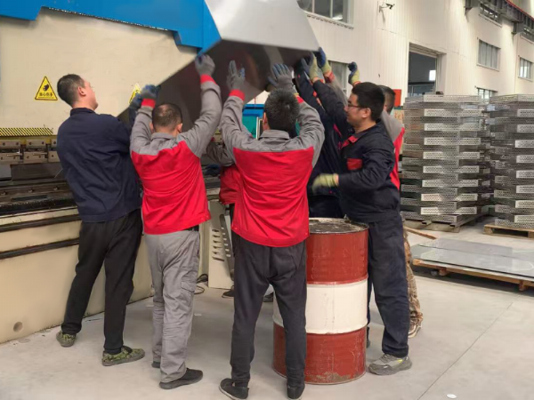 車間協作:一翻一折見齊心