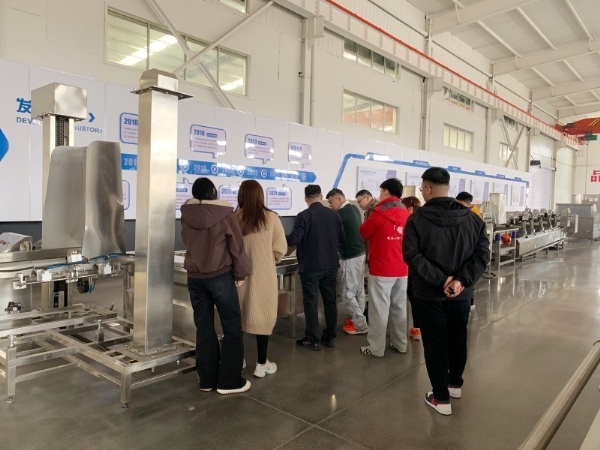 跨國交流促合作 —— 馬來西亞客戶到訪參觀玉米處理生產線